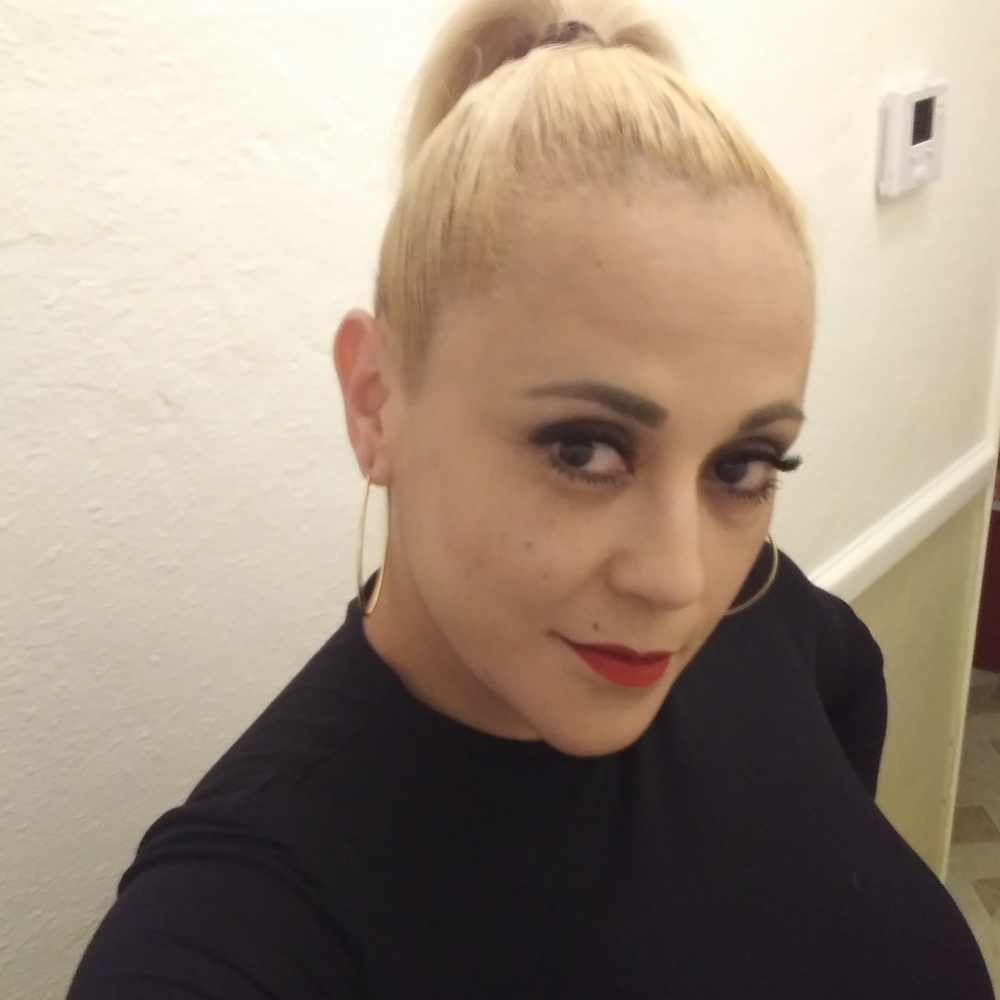 Meet your Posher, Claudia